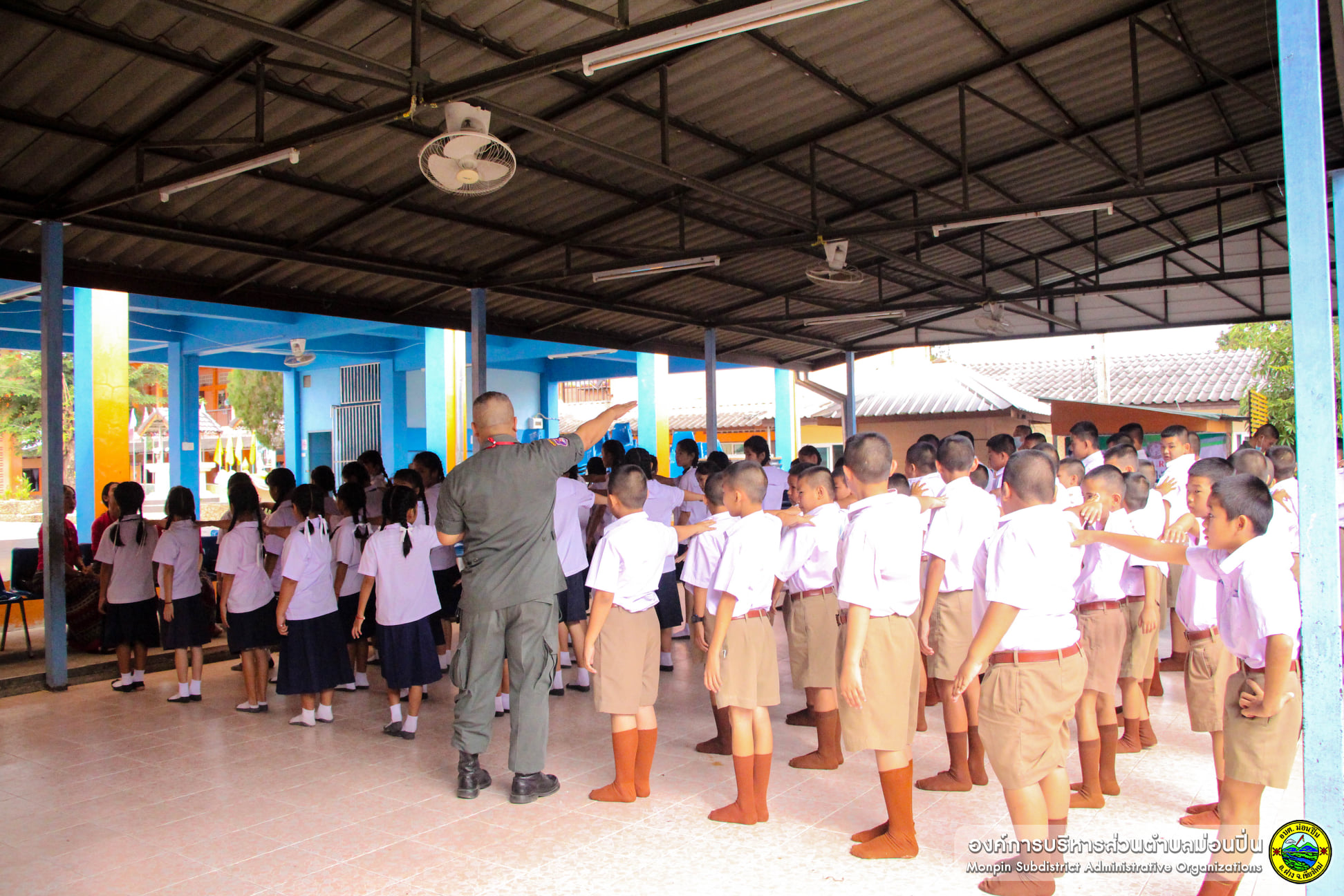 โครงการรั้วโรงเรียนสานใจ สรรค์สร้างวัยใส ร่วมต้านยาเสพติด
