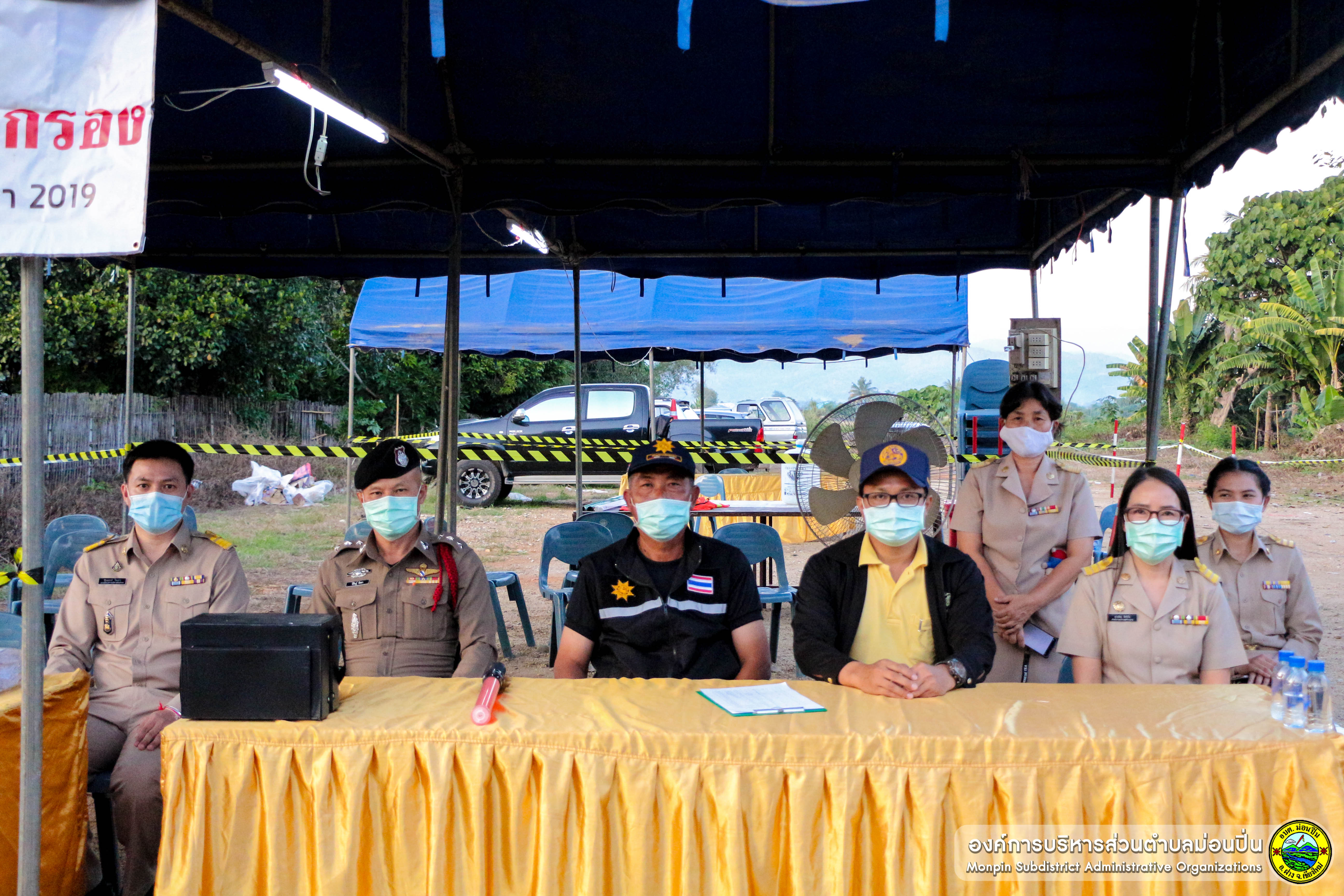 อบต.ม่อนปิ่น ตั้งด่านคัดกรองผู้ที่สัญจรเข้ามาในพื้นที่ตำบลม่อนปิ่น