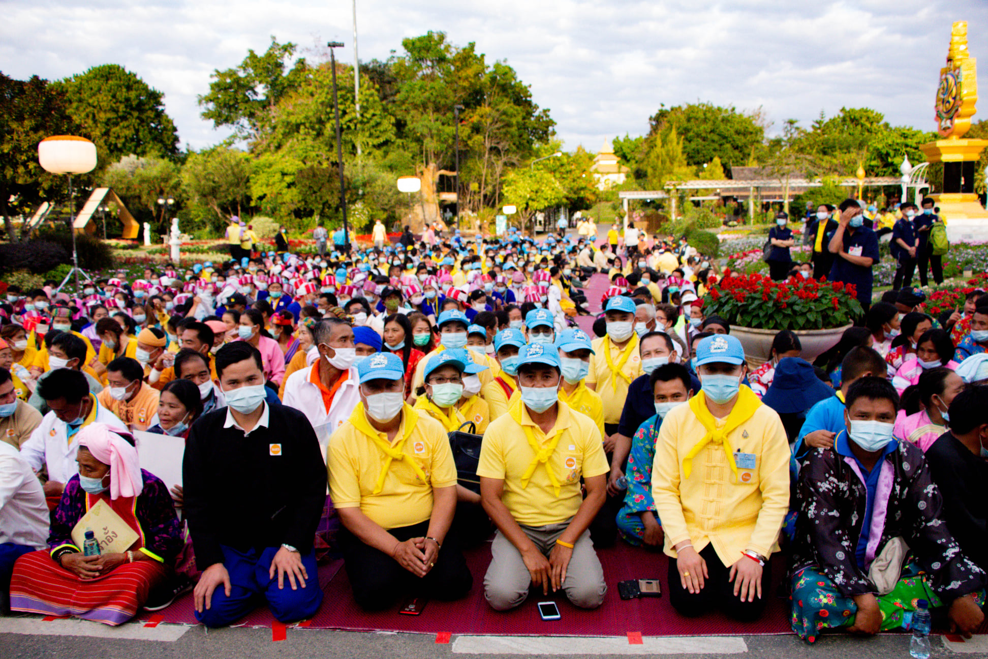 พสกนิกรตำบลม่อนปิ่น เฝ้ารับเสด็จพระบาทสมเด็จพระเจ้าอยู่หัว