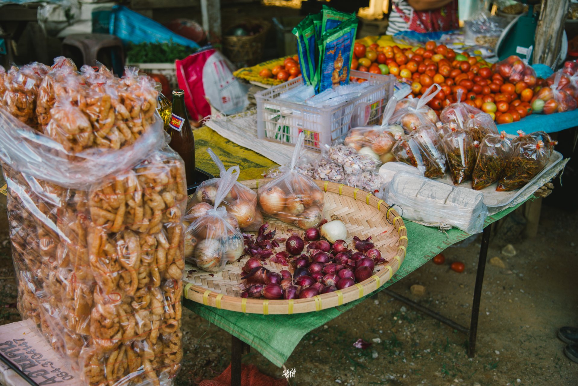 ตลาดนัดวันเสาร์ บ้านเวียงหวาย