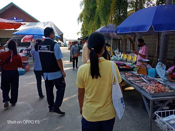 กิจกรรมตรวจป้ายแสดงราคาสินค้าตลาดนัดในพื้นที่ตำบลม่อนปิ่น