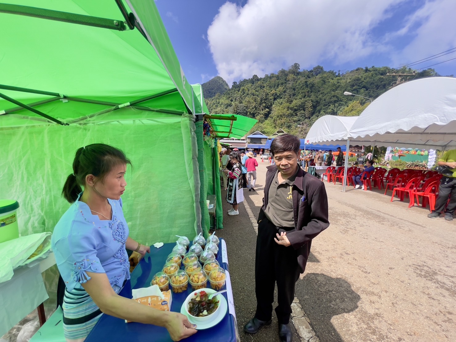 พิธีเปิดตลาดนัดชุมชนดอยอ่างขาง