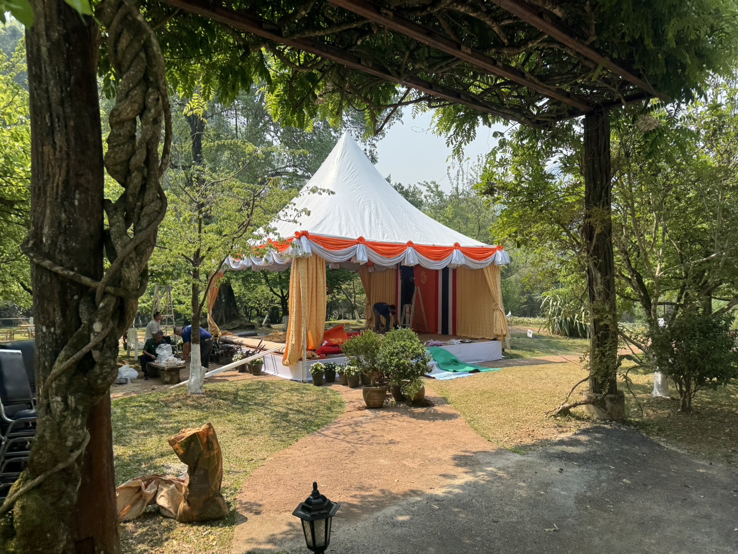 จัดเตรียมสถานที่ เพื่อรับเสด็จสมเด็จพระเจ้าลูกเธอ เจ้าฟ้าสิริวัณณวรี นารีรัตนราชกัญญา ณ สถานีเกษตรหลวงอ่างขาง