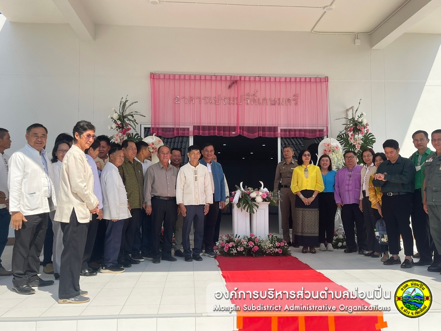 ร่วมพิธีทำบุญเปิดอาคาร เปรมปรีดิ์เกษมศรี อาคารอเนกประสงค์หลังใหม่ ขององค์การบริหารส่วนตำบลแม่นาวาง