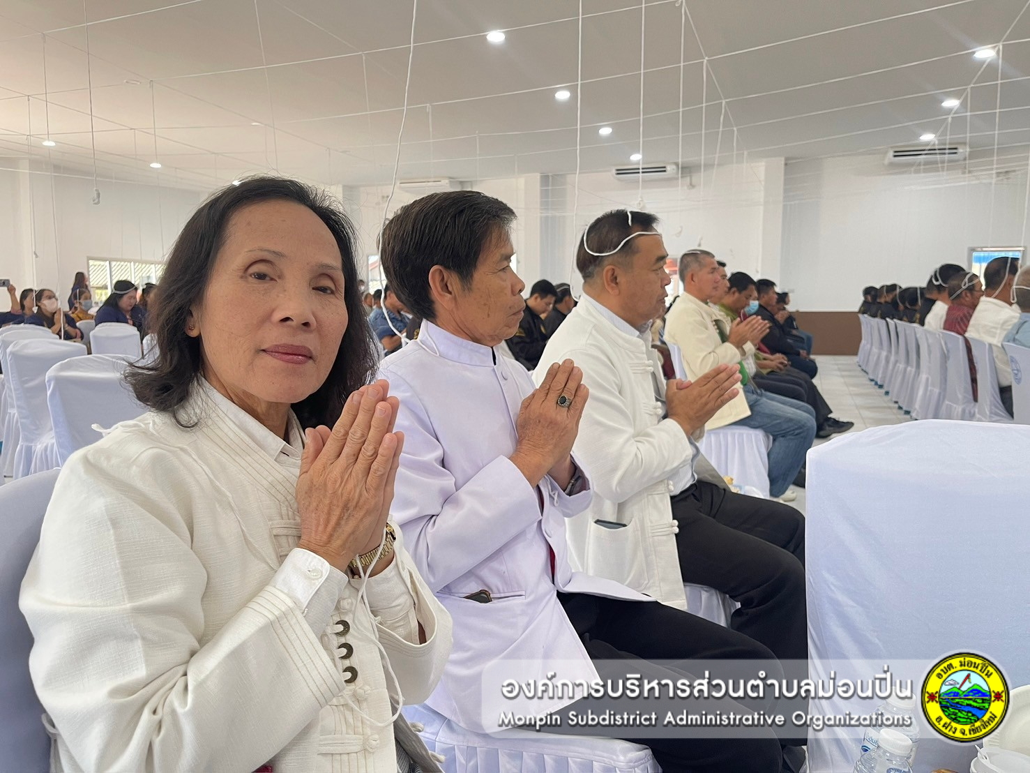 ร่วมพิธีทำบุญเปิดอาคาร เปรมปรีดิ์เกษมศรี อาคารอเนกประสงค์หลังใหม่ ขององค์การบริหารส่วนตำบลแม่นาวาง