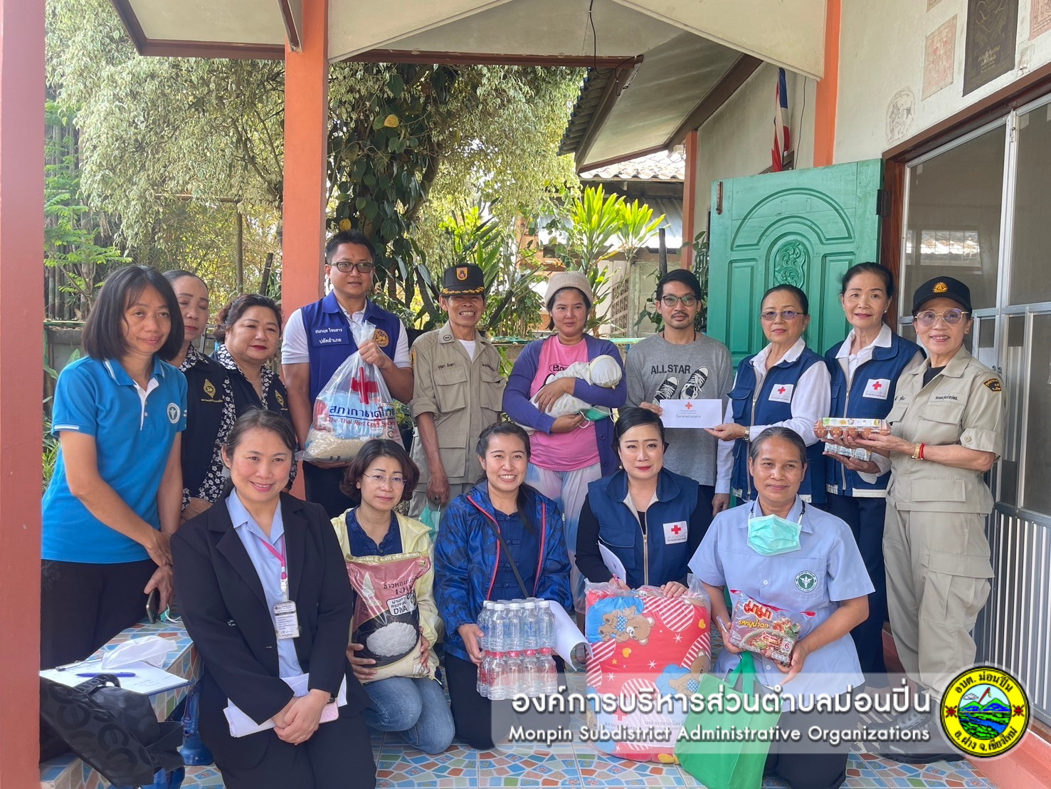 เข้าเยี่ยมบ้านประชาชนเพื่อพิจารณาให้ความช่วยเหลือตามอำนาจหน้าที่ 