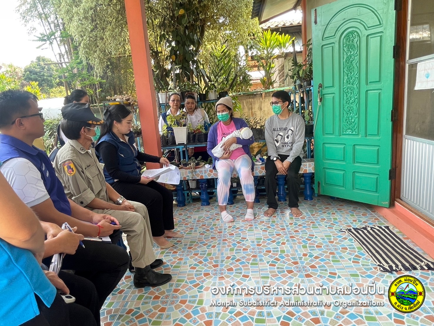 เข้าเยี่ยมบ้านประชาชนเพื่อพิจารณาให้ความช่วยเหลือตามอำนาจหน้าที่ 