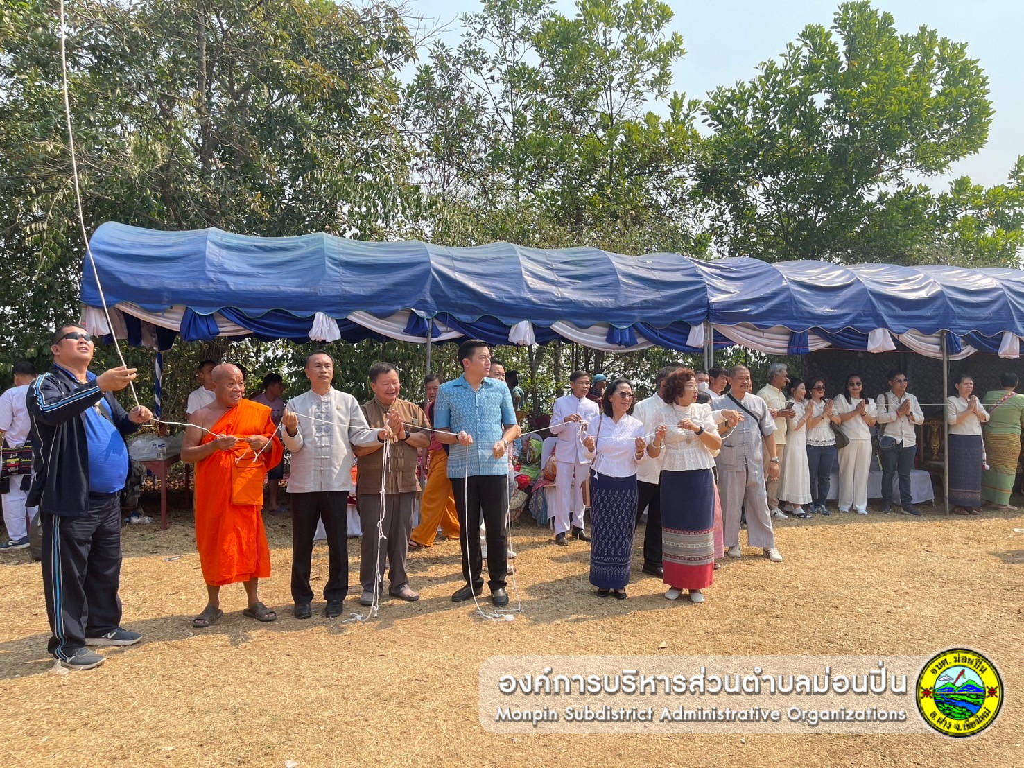 พิธียกยอดฉัตรเจดีย์ "พระธาตุเจดีย์พระพุทธเจ้า ๕ พระองค์" วัดพระธาตุเฉลิมพระเกียรติ หมู่ ๙ บ้านเวียงหวาย ตำบลม่อนปิ่น อำเภอฝาง จังหวัดเชียงใหม่ 