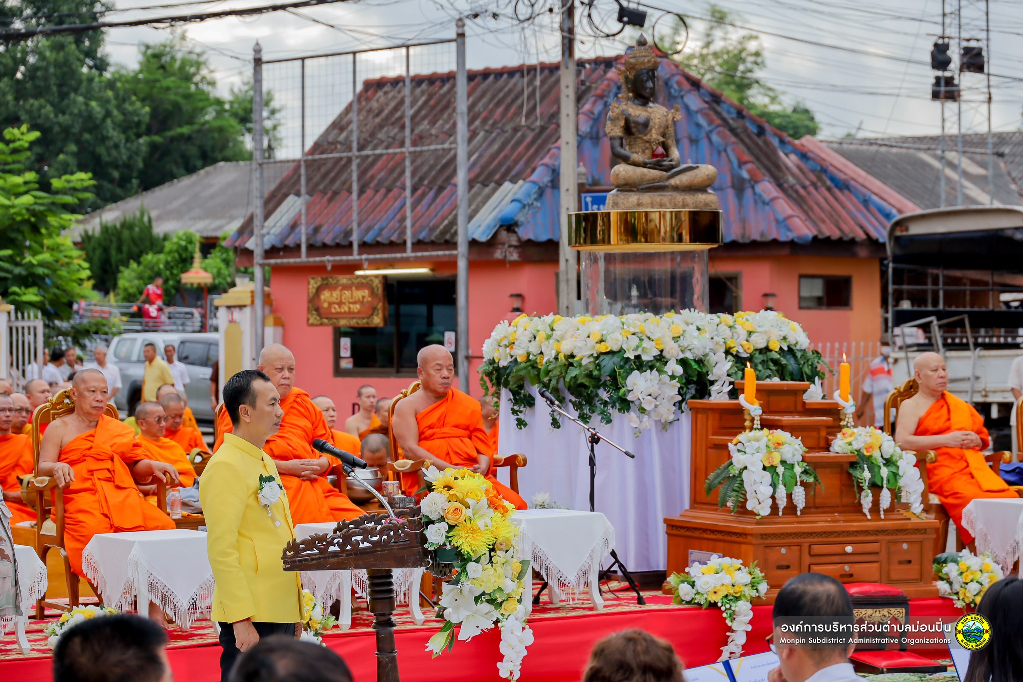 พิธีตักบาตรพระ 1,384 รูป เนื่องในโอกาสทำบุญเมืองฝางครบรอบ 1,383 ปี