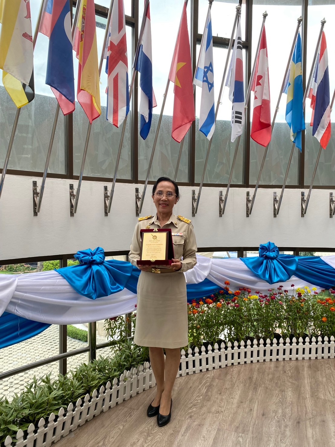  รับมอบโล่ยกย่องเชิดชูเกียรติ ในพิธีรับมอบโล่ยกย่องเชิดชูเกียรติ ให้แก่บุคคล และหน่วยงานที่มีส่วนร่วมนำการดำเนินโครงการตำบลยั่งยืนฯ ประจำปี 2567