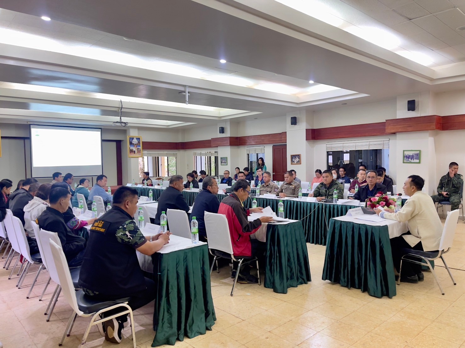 ประชุมคณะทำงานสนับสนุนศูนย์พัฒนาโครงการหลวง สถานีเกษตรหลวงอ่างขาง