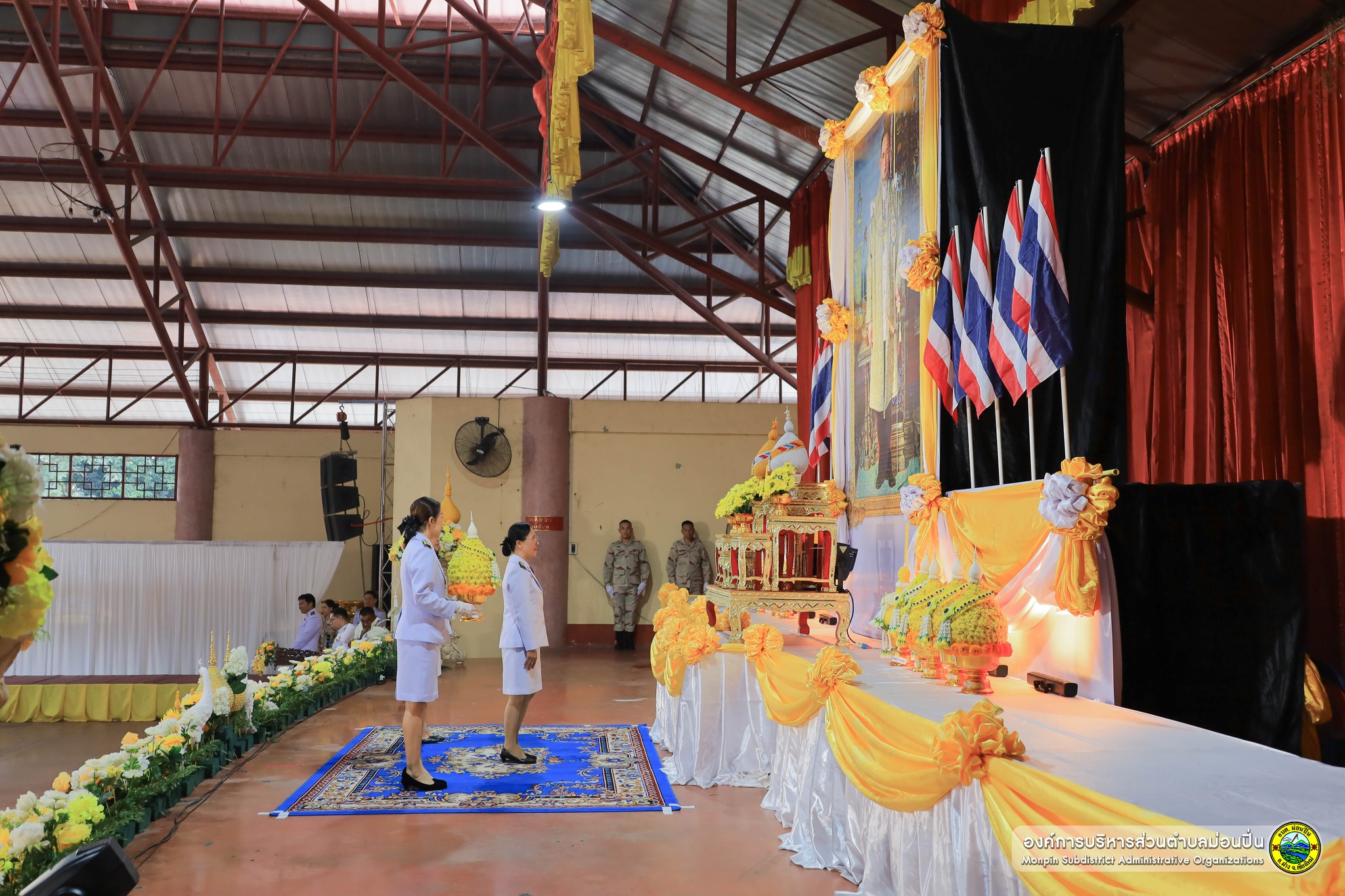  พิธีถวายพานพุ่มดอกไม้ถวายสักการะพระบาทสมเด็จพระบรมชนกาธิเบศร ฯ