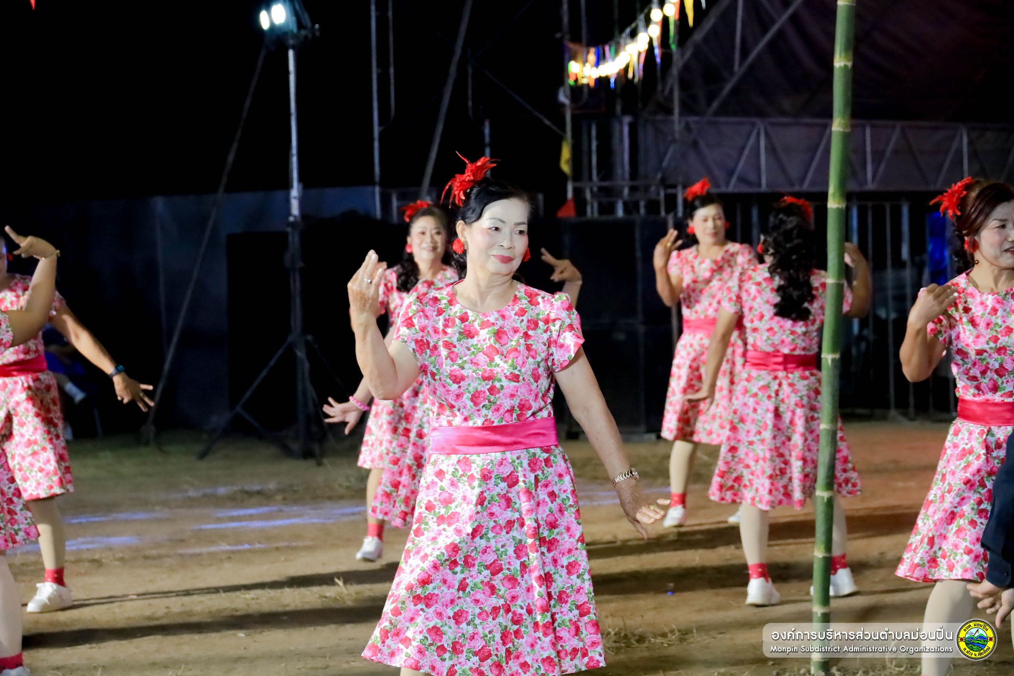 การประกวดแข่งขัน “รำวงย้อนยุค” งานฤดูหนาวฯ อำเภอฝาง 2568