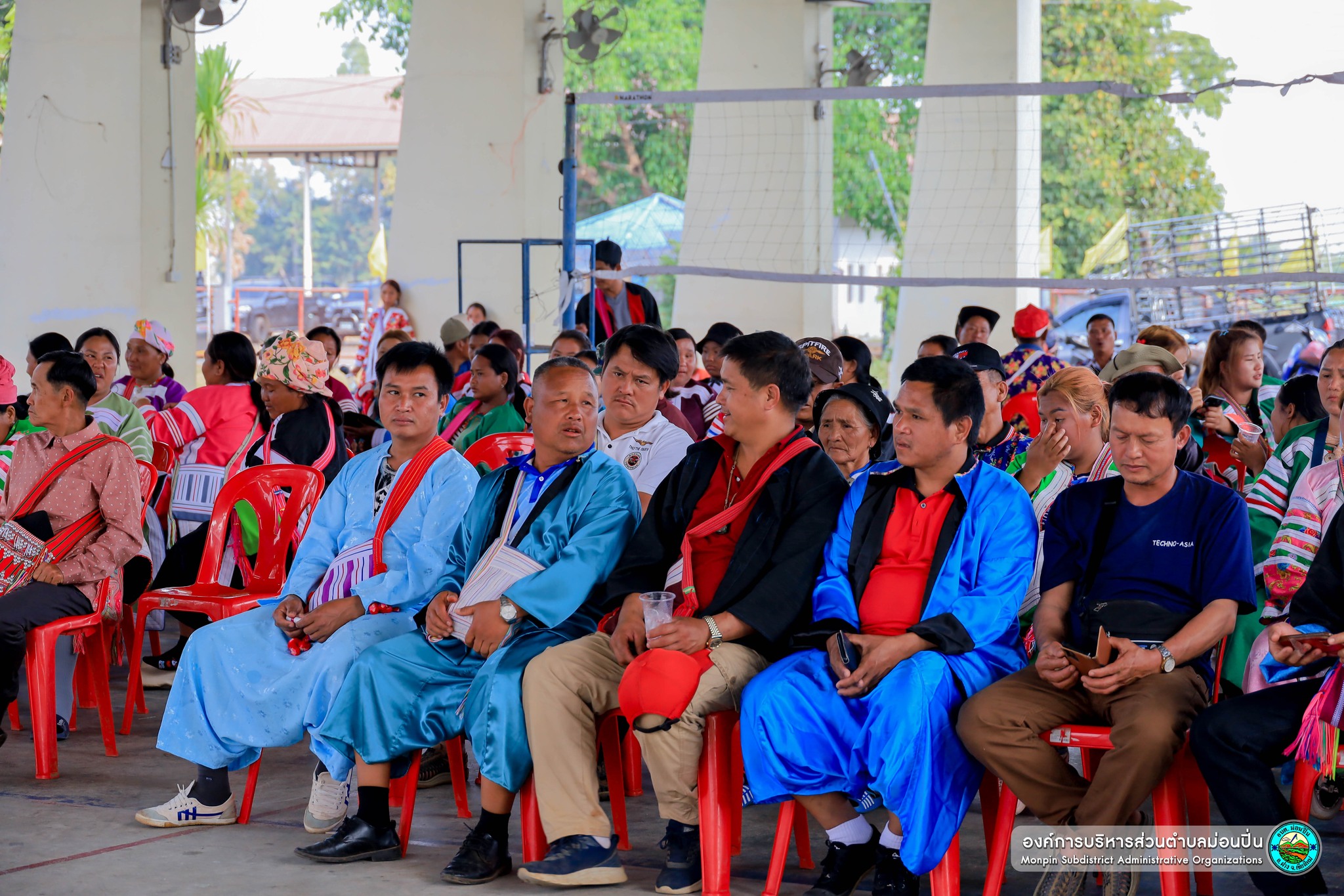อวยพรปีใหม่และรดน้ำดำหัวเนื่องในเทศกาลกินวอ