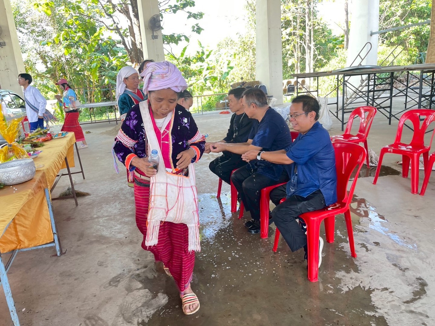  พี่น้องชาติพันธุ์ดาราอั้ง นายกองค์การบริหารส่วนตำบลม่อนปิ่น