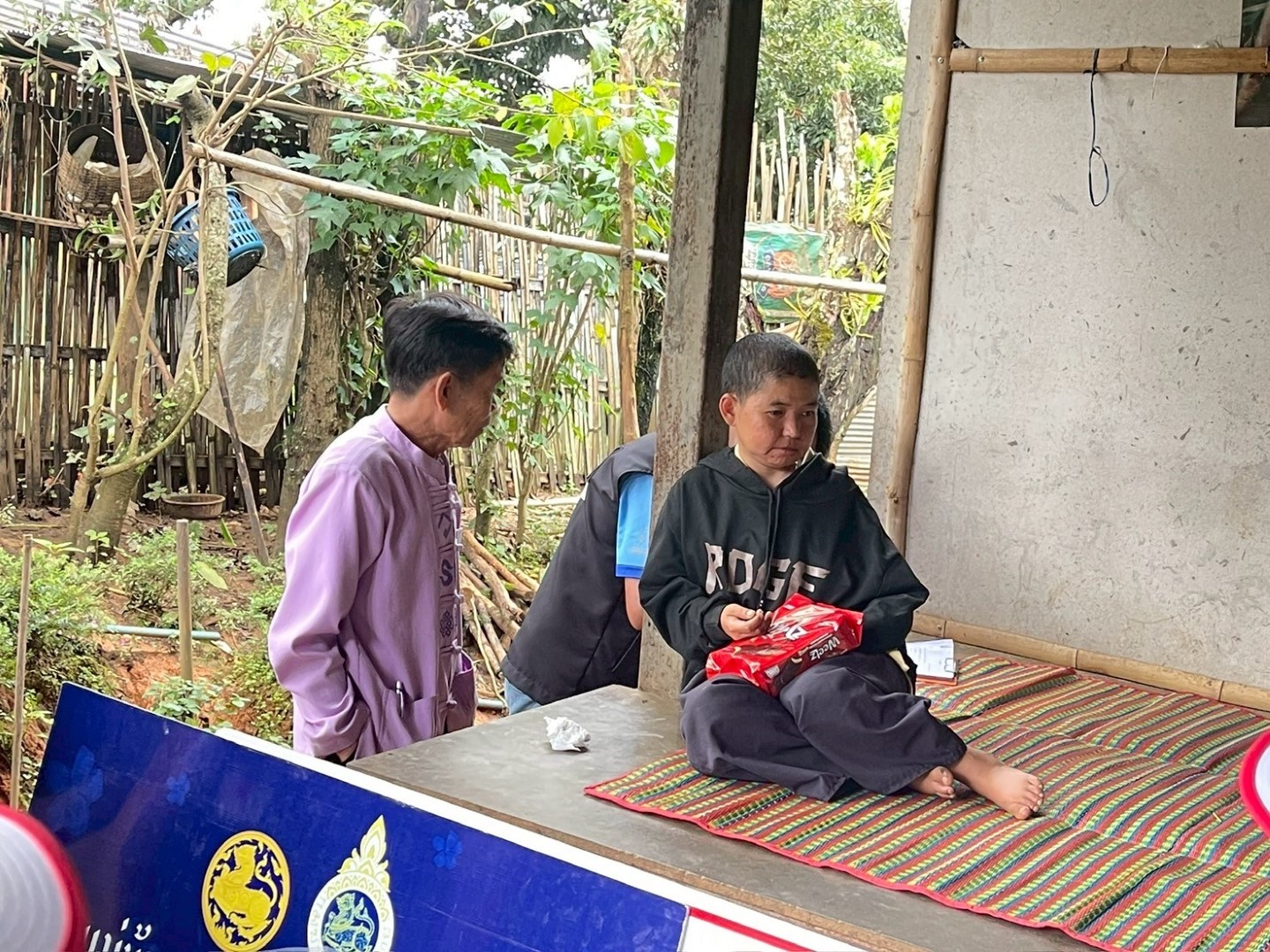  เยี่ยมผู้ป่วยในพระบรมราชานุเคราะห์ฯ