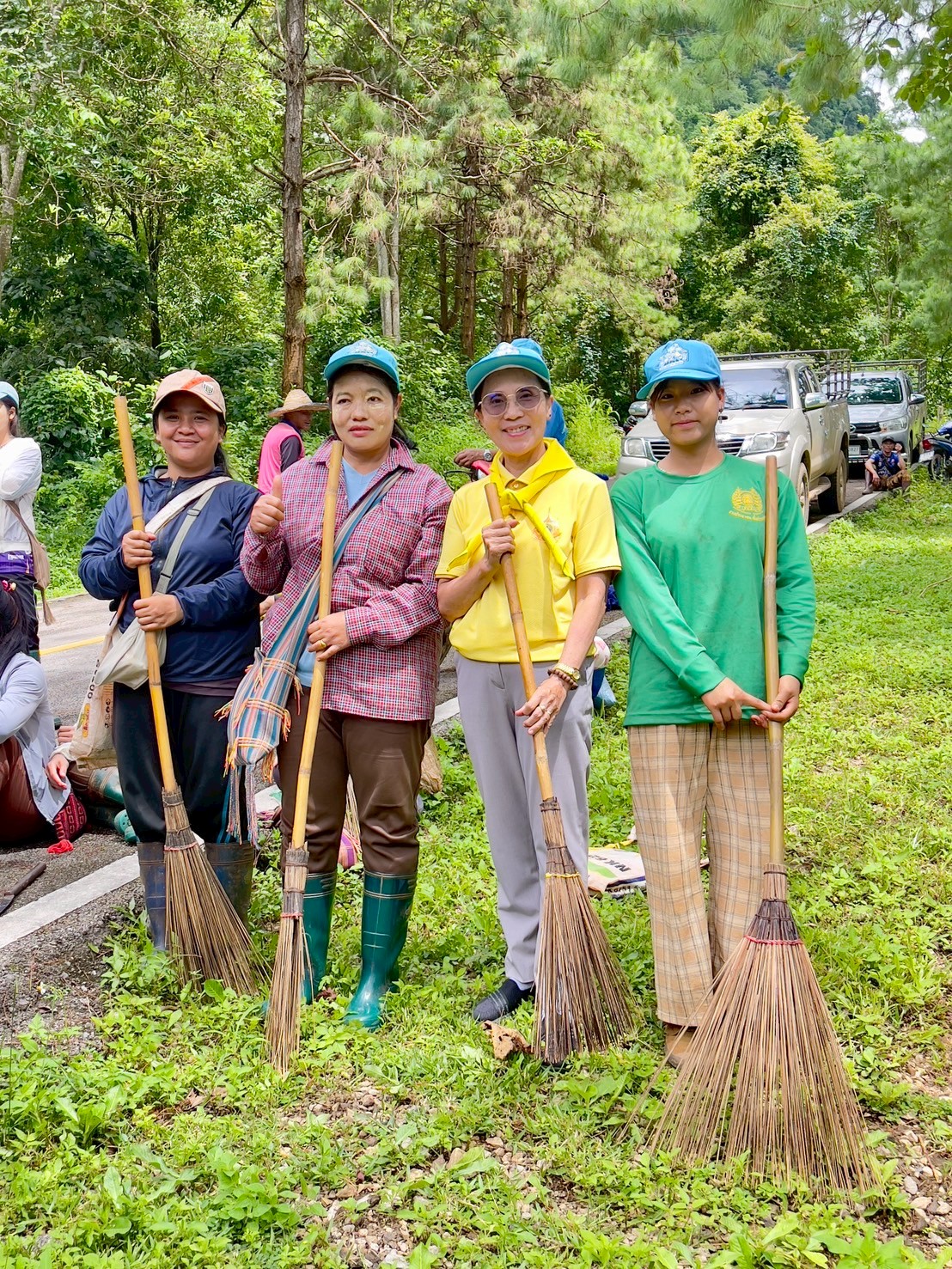  จิตอาสาพัฒนาและปรับปรุงภูมิทัศน์เส้นทางด่านปางตอง - บ้านขอบด้ง