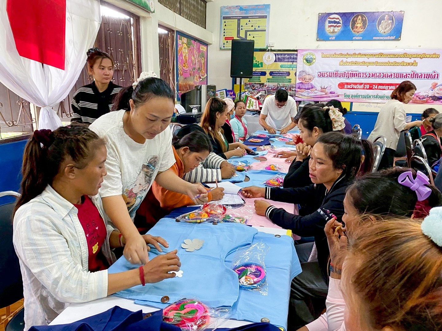 โครงการส่งเสริมกลุ่มอาชีพพัฒนาคุณภาพชีวิตตามแนวทางปรัชญาเศรษฐกิจพ