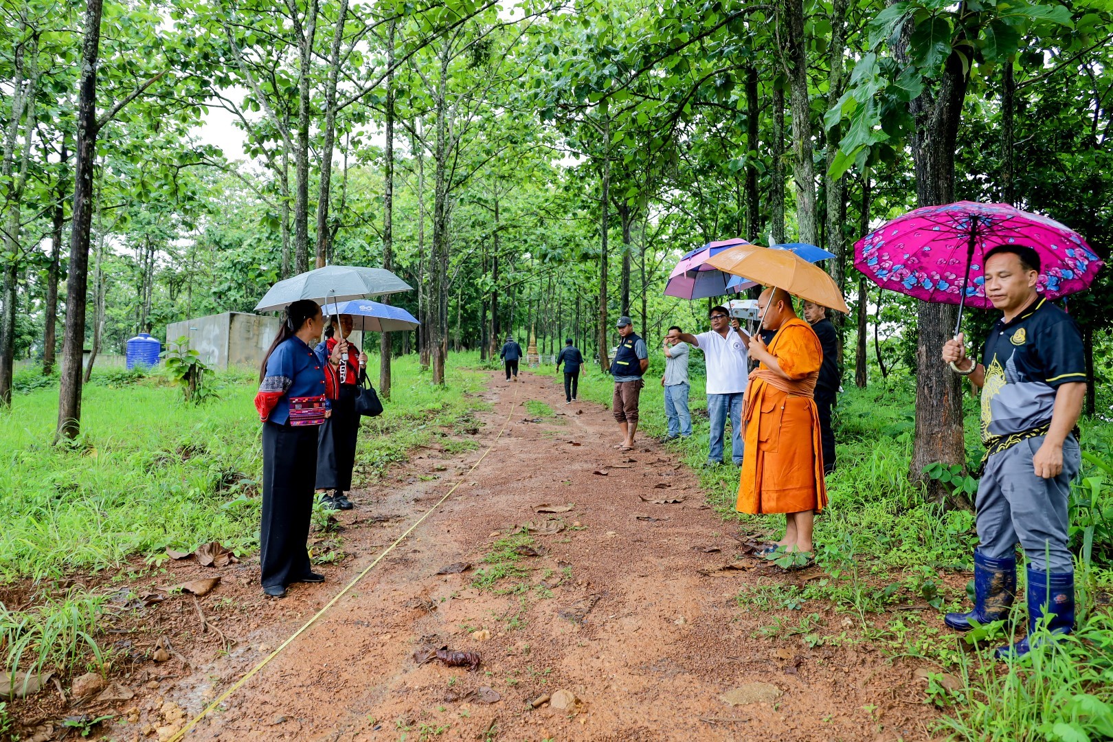 ออกสำรวจและรังวัดแนวเขตก่อสร้างถนน บ้านห้วยจะนุ
