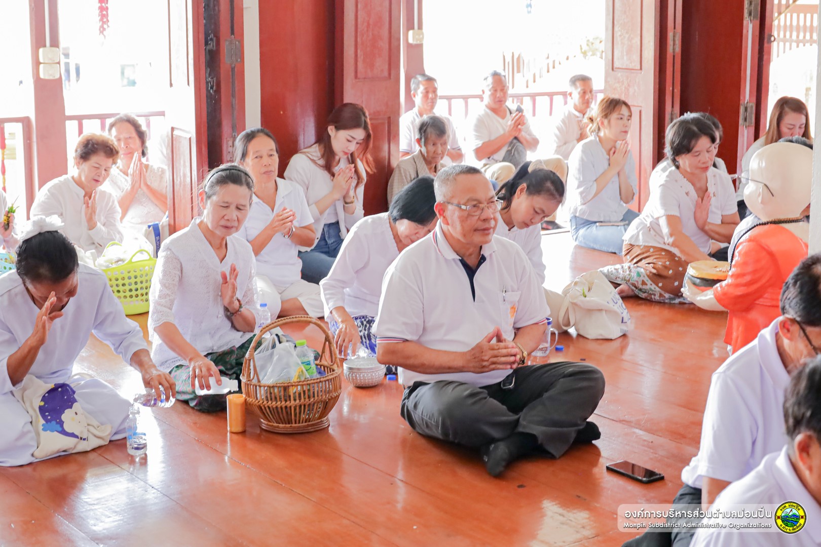 ภาพประกอบ  กิจกรรมถวายเทียนพรรษาแก่วัดภายในตำบลม่อนปิ่น ประจำปี 2568