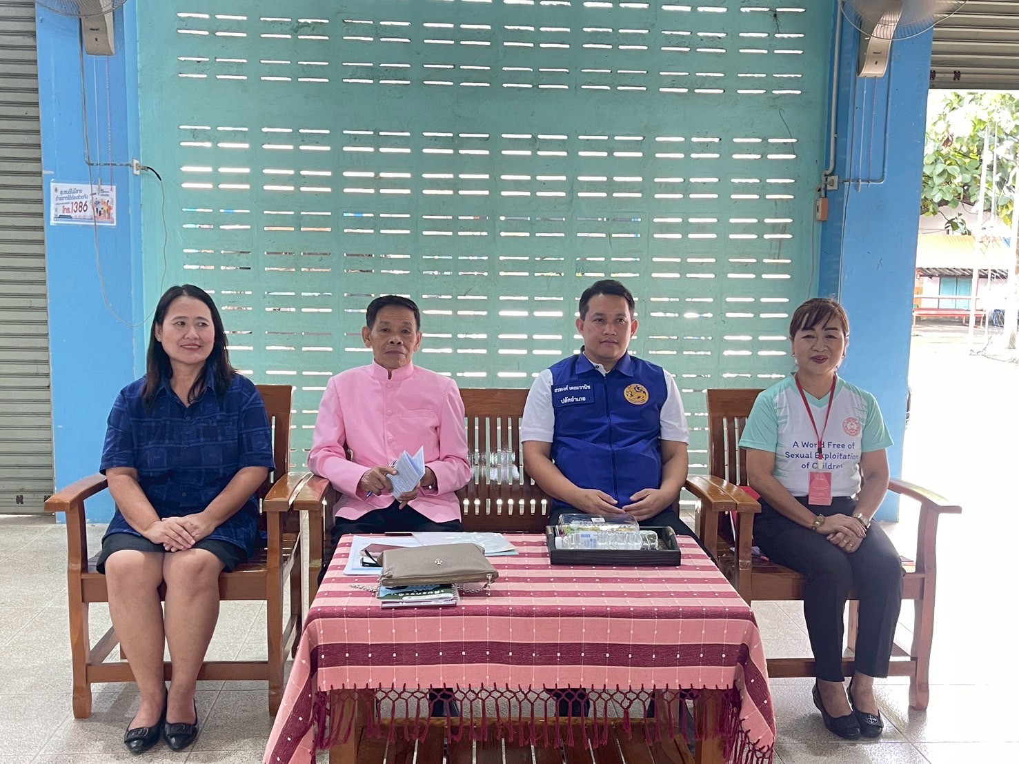 ภาพประกอบ  ประชุมคณะกรรมการพัฒนาคุณภาพชีวิตระดับอำเภอฝาง