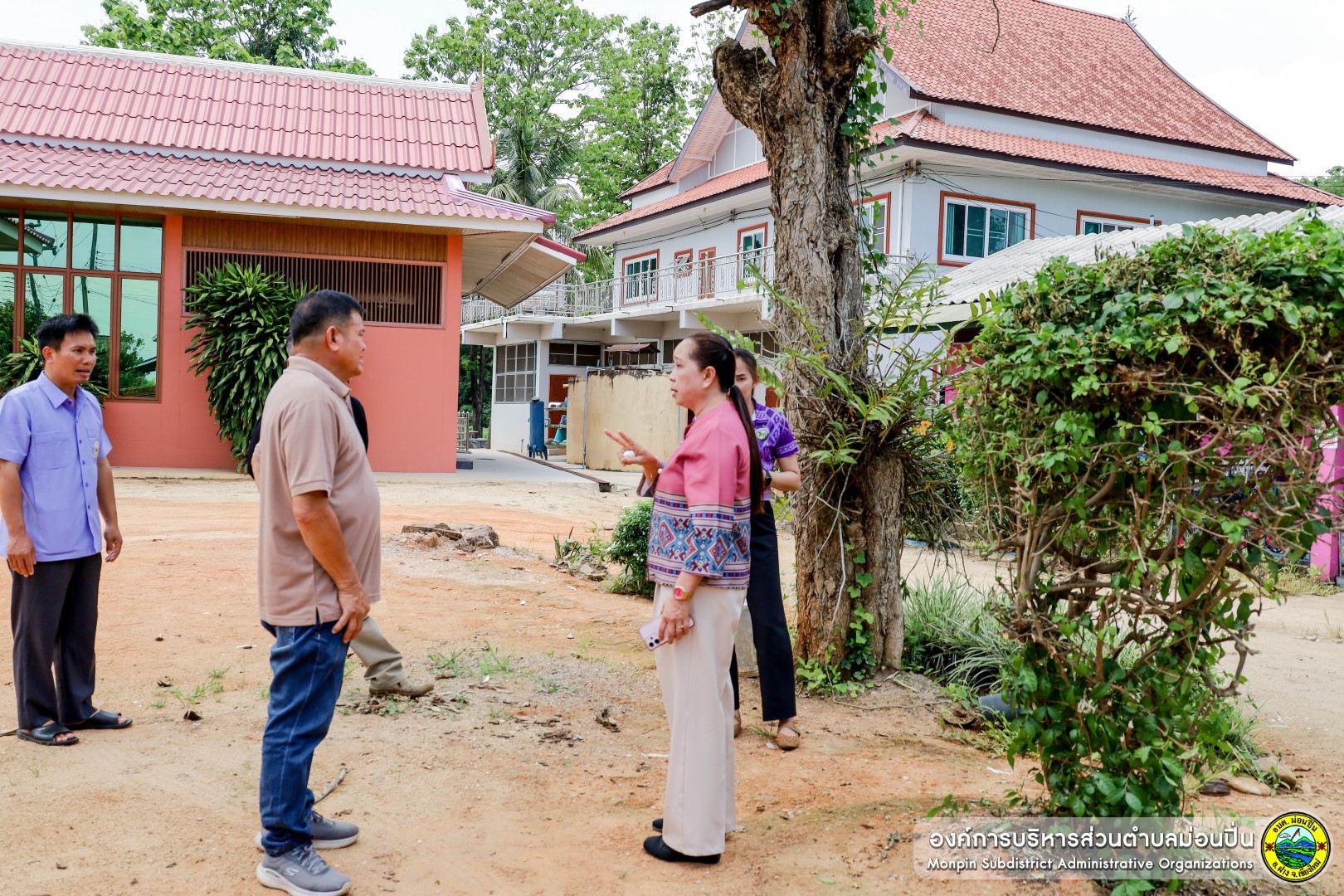 ภาพประกอบ  ลงพื้นที่มอบเครื่องฟอกอากาศ จากเหล่ากาชาดจังหวัดเชียงใหม่