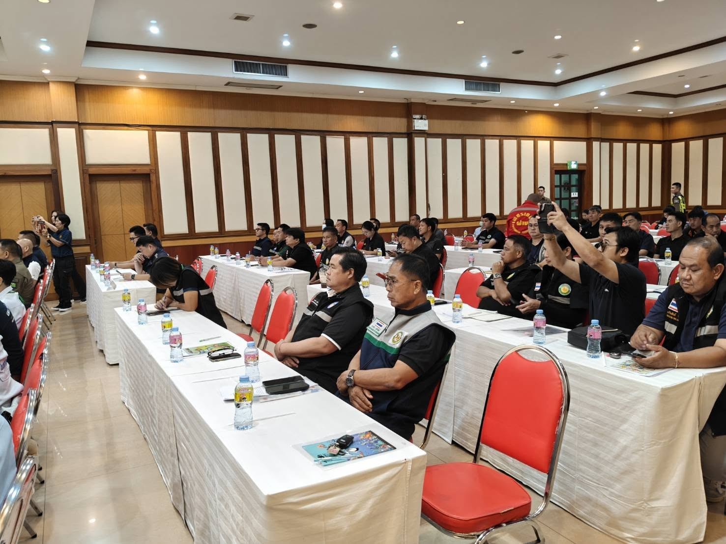 ภาพประกอบ ประชุมเชิงปฏิบัติการในการขับเคลื่อนมาตรการองค์กรด้านความปลอดภัย