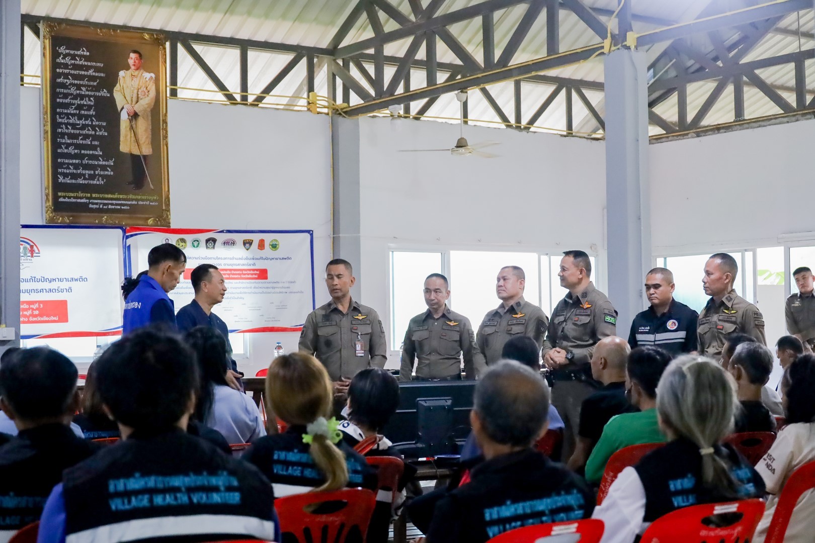 ภาพประกอบ ตรวจเยี่ยมการดำเนินโครงการตำบลยั่งยืนเพื่อแก้ไขปัญหายาเสพติด