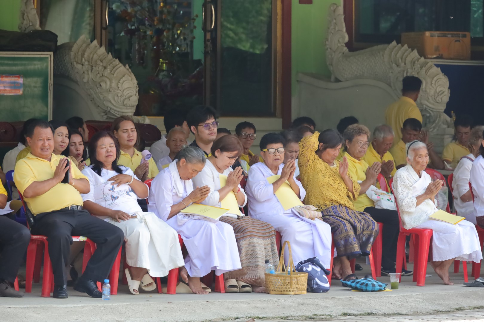 ภาพประกอบ  พิธีเจริญพระพุทธมนต์ถวายพระพรชัยมงคลแด่พระบาทสมเด็จพระเจ้าอยู่หัว